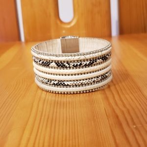 Buckle wrap bracelet